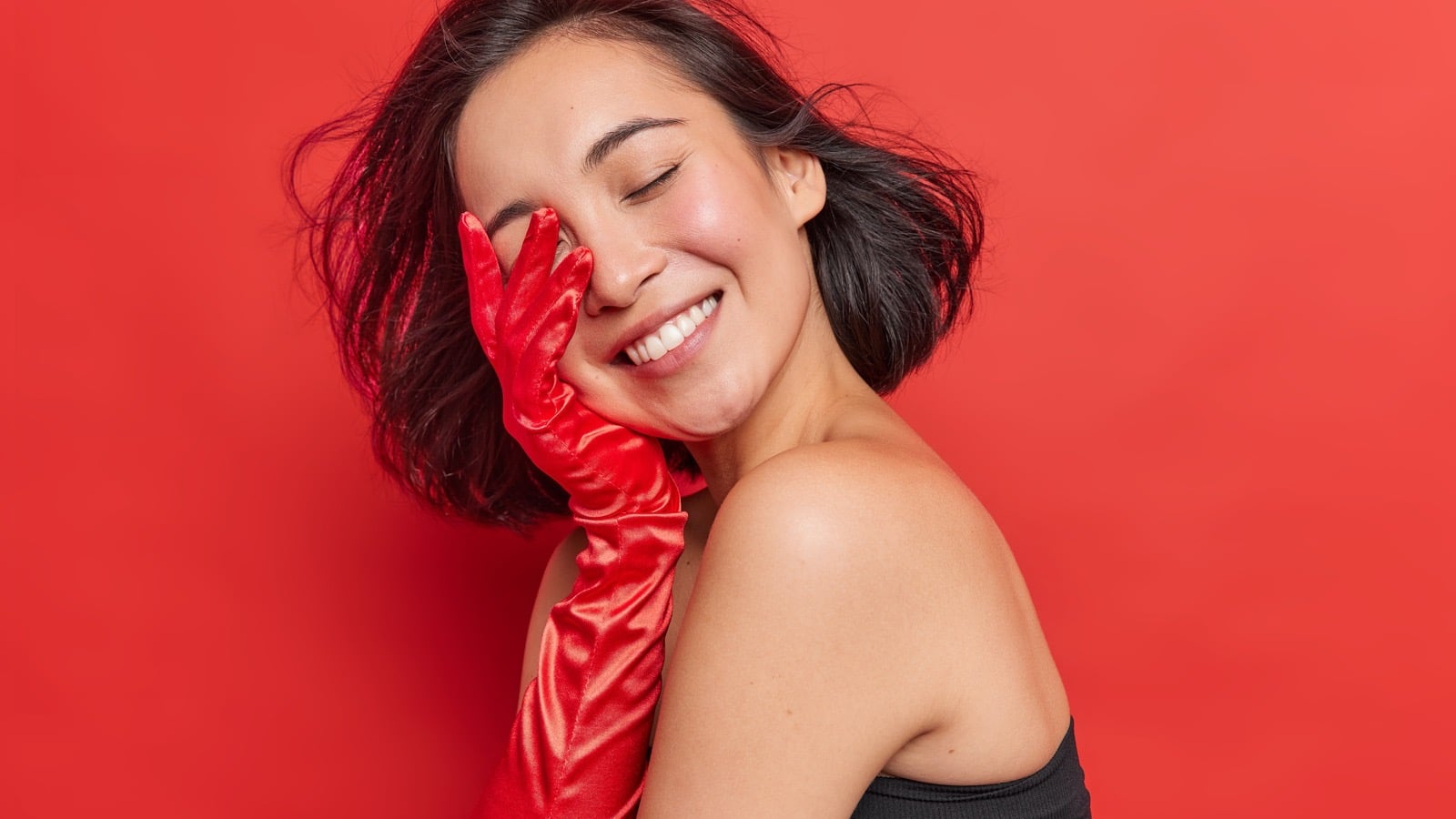 Opera Gloves Are The Best Trend To Bring The Drama