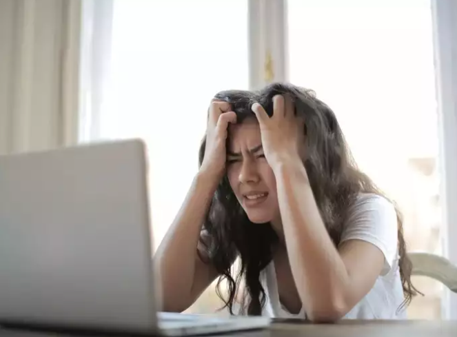 لماذا تكتسب النساء دهون البطن في منتصف العمر؟